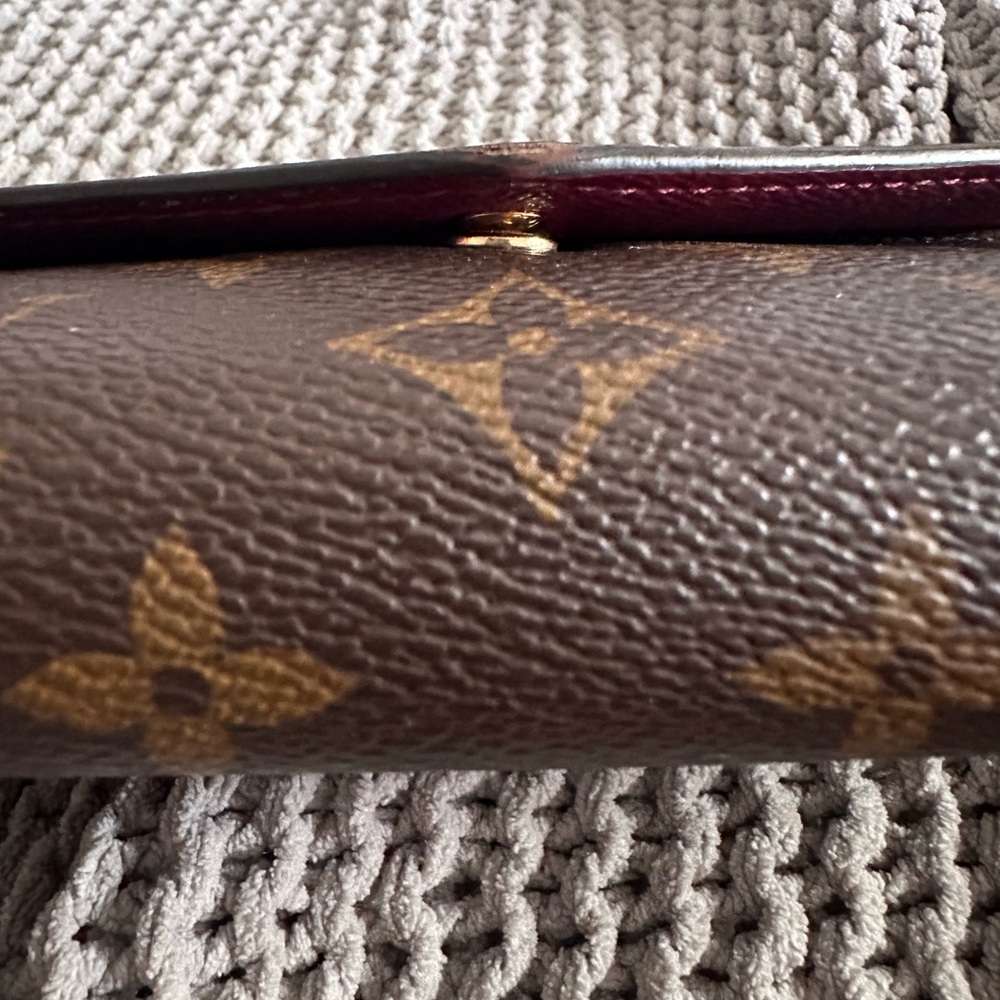 Authentic Louis Vuitton Sarah Wallet in Monogram with Fuschia interior - Picture 15 of 16